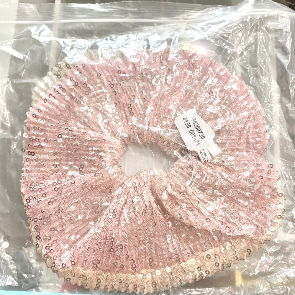 ๐ค FP Natural Beige Pink Shine On Super Scrunchie Oversized Sequin Scrunchie - Picture 6 of 7